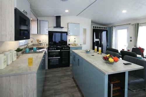 Superior 6 Berth Holiday Home In Suffolk