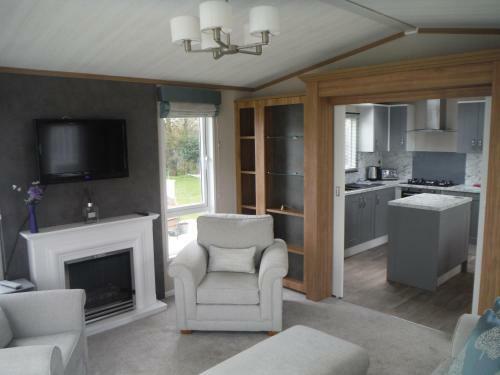 4 Berth Luxury Mini Lodge