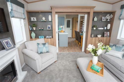 4 Berth Luxury Mini Lodge
