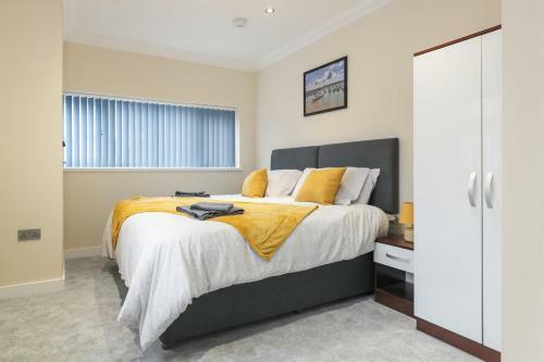 Ocean Waves - Ground Floor Apartment, Pet Friendly, Enclosed Garden