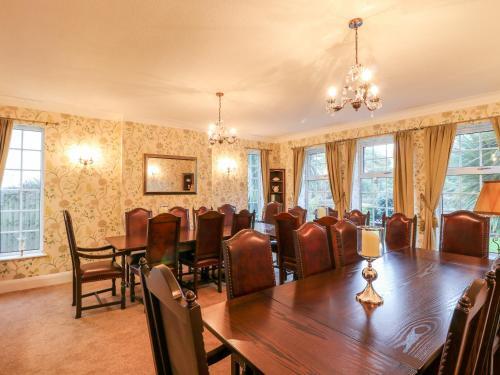 Yardley Manor