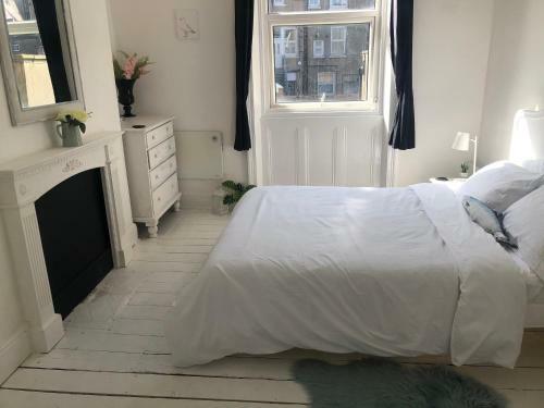 New! Seaside Central Scarborough Apartment