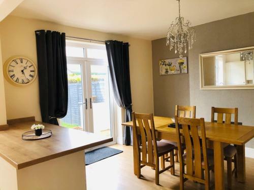 Acacia Breezes - Delightful Scarborough Semi