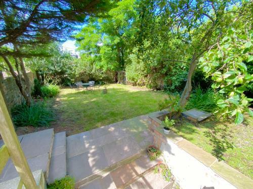 South Cliff Apartment With Garden