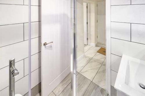 Host & Stay - Royal Cottage