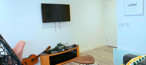 Great Studio Serviced Apartments - Netflix, Wifi, Digital Tv