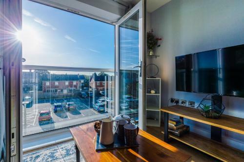 Immaculate Apartment With Private Parking In Sheffield