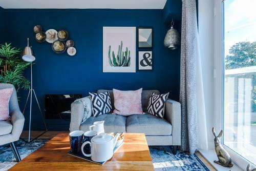 Immaculate Apartment With Private Parking In Sheffield