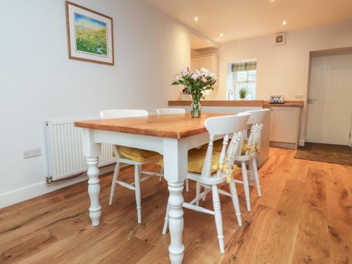 2 Hull House Cottage