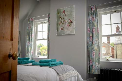 2 Bedroom Stamford Home With Parking