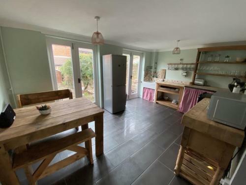 Charming Town Centre Character Cottage With Parking