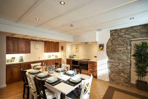 Thornhill Lodge, Luxury 4 Bed, 4 Ensuite+