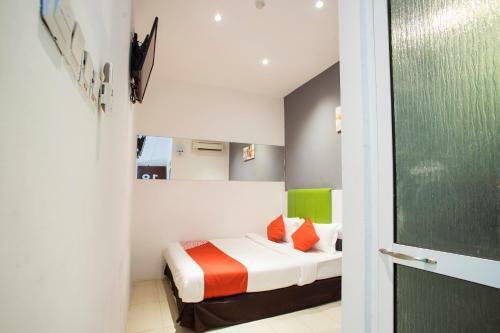 Oyo 1003 Rich Calton Hotel