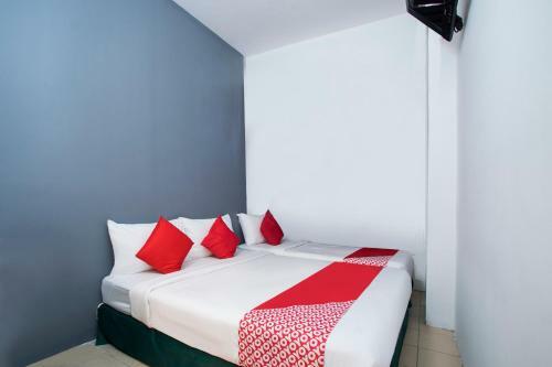 Oyo 1003 Rich Calton Hotel