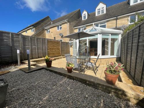 Cotswold Apartment With Private Parking!