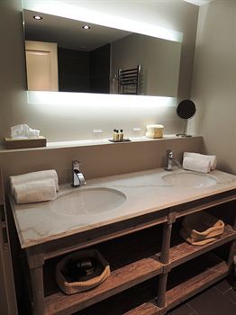 Hotel Distillerie De P�zenas