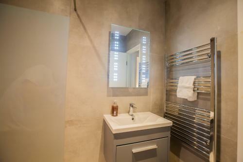 Surbiton Luxury Garden House