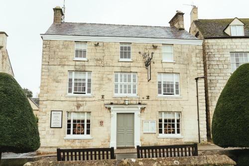 Hotel The Falcon Inn