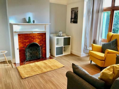 Lyndale House - Exclusive Use, Self Catering, Fpventures Stroud
