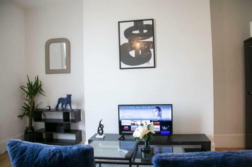 Fortunae's Cosy Apartment- By Fang