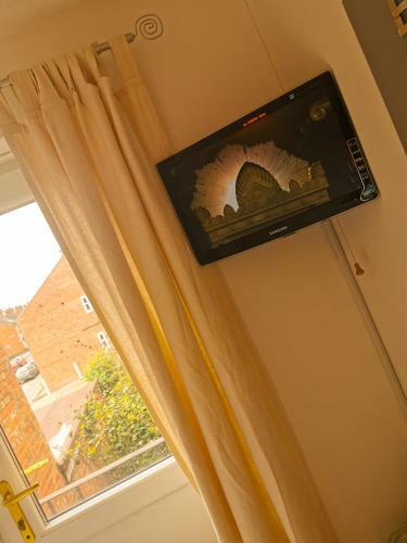 Victoriana Apartment - Private Balcony