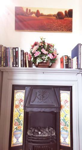 Victoriana Apartment - Private Balcony