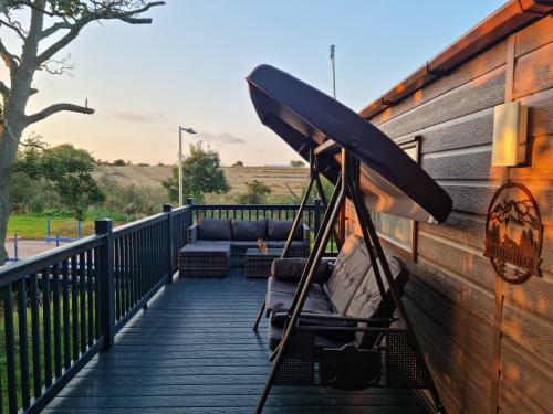 Foxwood Lodge Private Hot Tub Getaway