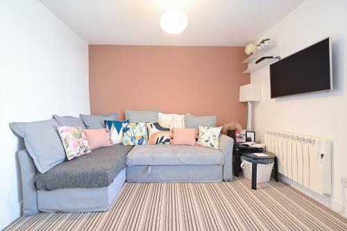 The Teapot Cottage In Town Centre Free Parking