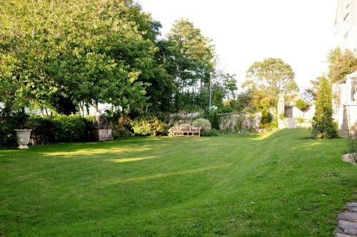 Magnificent Clarence Cottage!