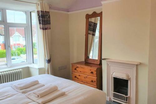 5 Bed, 2 Bath Home + Terrace, Garden & Parking