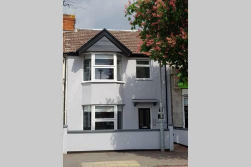 Apartamento 2nd Floor Comfy Swindon Centre - Loft Studio