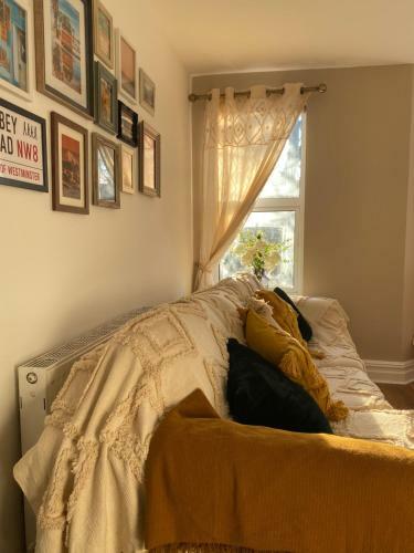 Beautiful Spacious Apartment In Swindon Town Centre