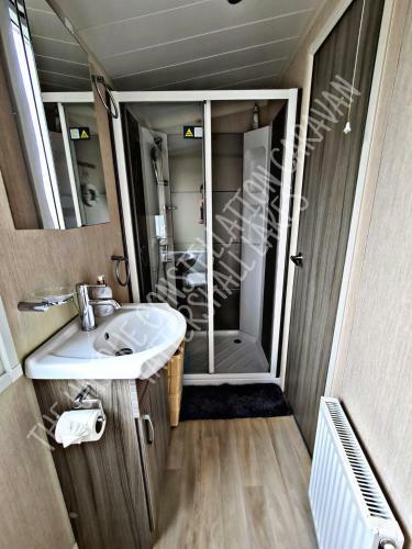 Tattershall Luxury Hot Tub Caravan
