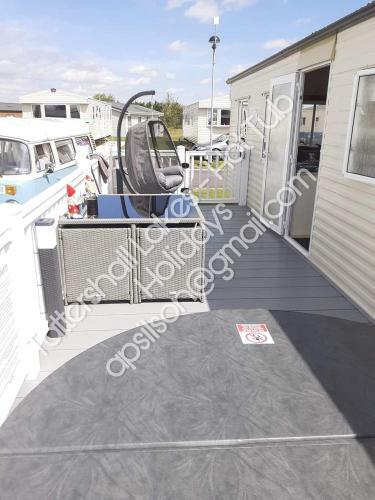 Tattershall Luxury Hot Tub Caravan