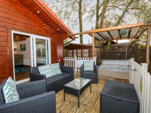 Teal Lodge