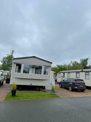 Sunscape Breaks At Tattershall Lakes