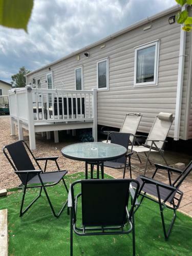 Sunscape Breaks At Tattershall Lakes
