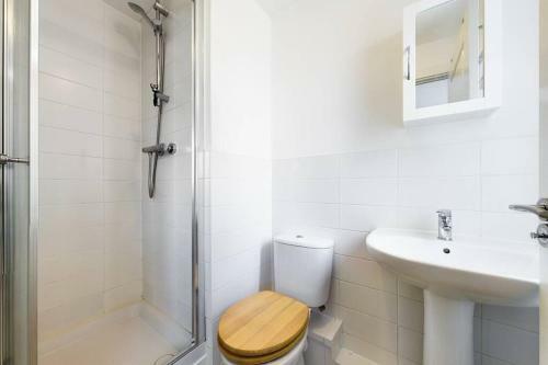 Chic City Centre Apartment With Allocated Parking