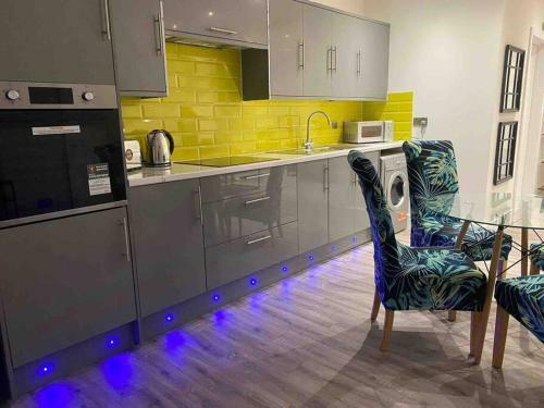 Home From Home 3 Bed New York Inspired Open Plan Apartment