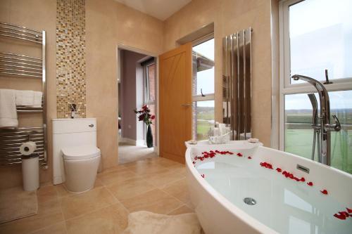 Beautiful 4-bed House - Hot Tub - Ty Marlyn - Gower
