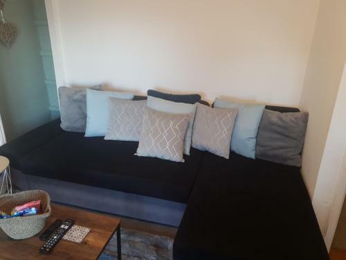 Topzy-turvy - 1 Bedroom Apartment