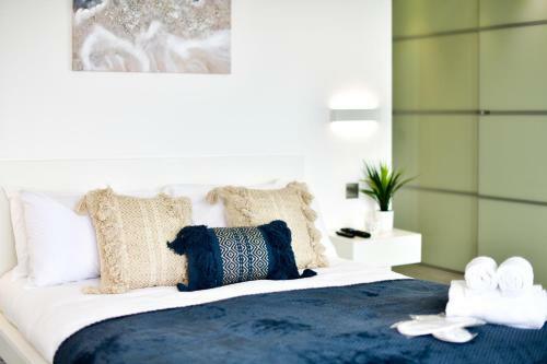Just Stay Wales - Luxury Waterfront Villa, Sa1