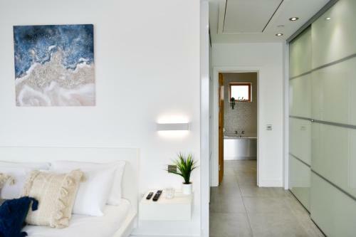 Just Stay Wales - Luxury Waterfront Villa, Sa1