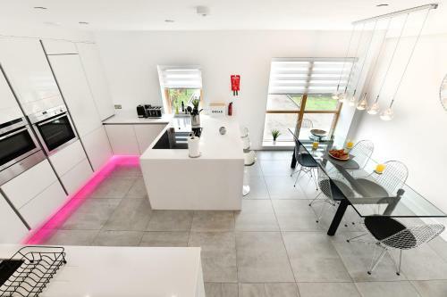 Just Stay Wales - Luxury Waterfront Villa, Sa1