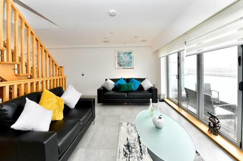 Just Stay Wales - Luxury Waterfront Villa, Sa1