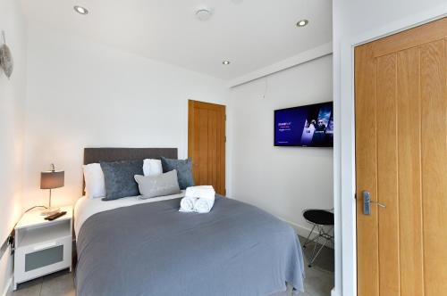Just Stay Wales - Luxury Waterfront Villa, Sa1
