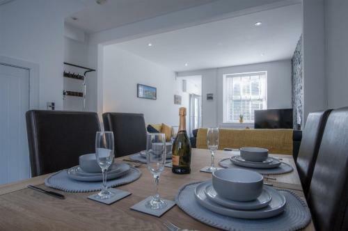 Hawtree Cottage - 2 Bedroom Cottage - Tenby