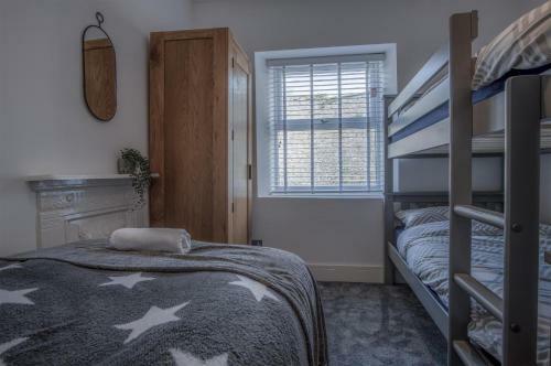 Hawtree Cottage - 2 Bedroom Cottage - Tenby