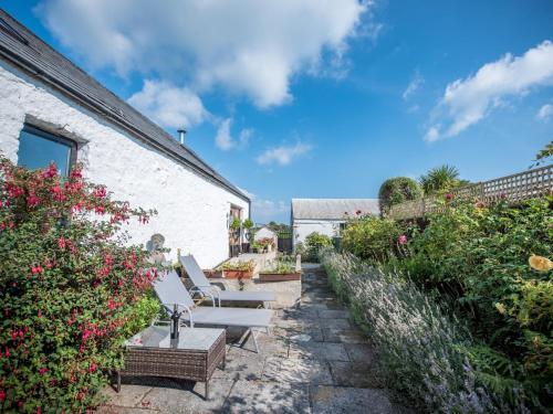 Pass The Keys Spacious Converted Barn With Hot Tub Sleeps 8