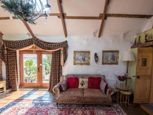 Pass The Keys Spacious Converted Barn With Hot Tub Sleeps 8
